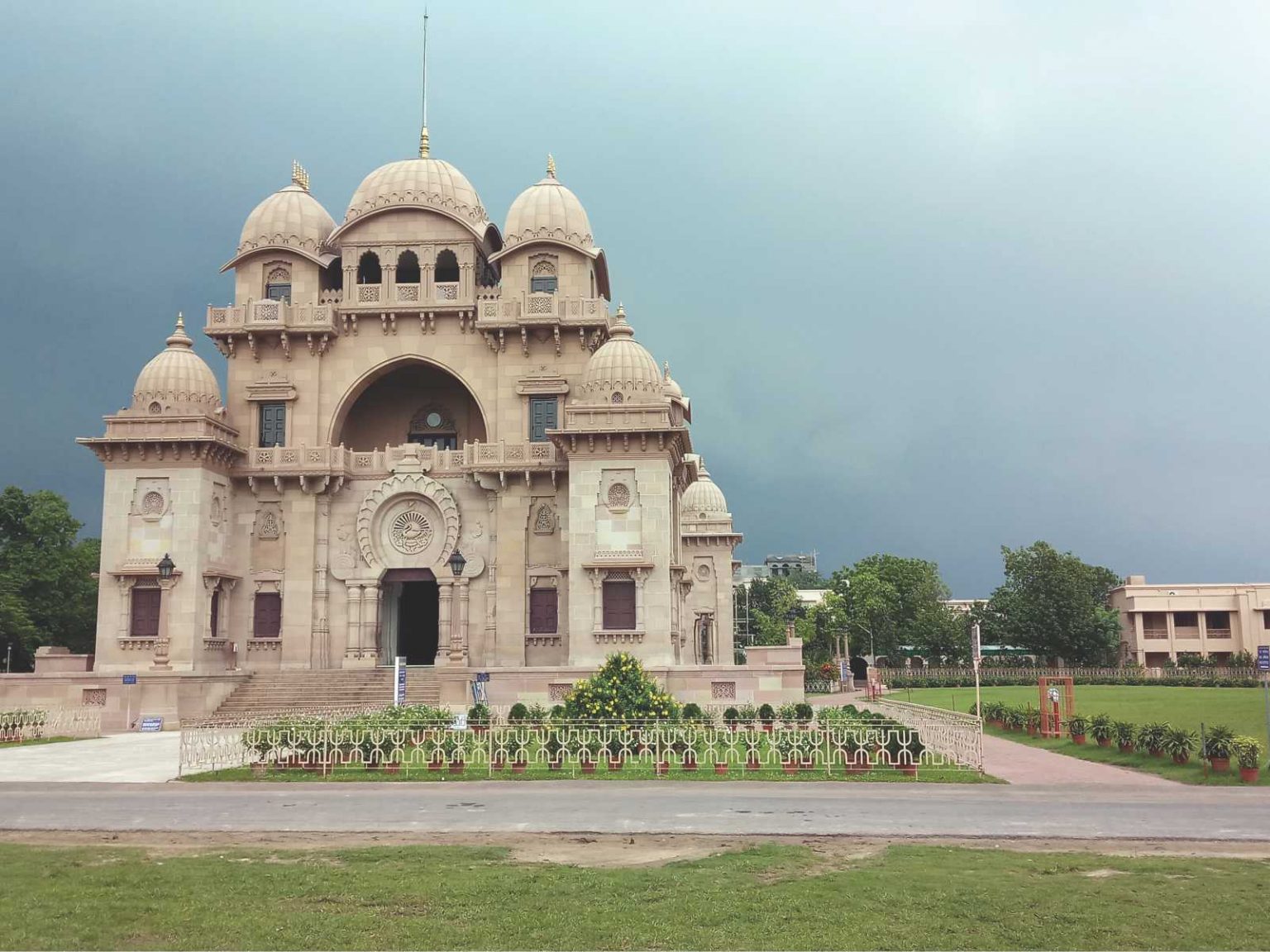 KOLKATA AND NOSTALGIA: The Heritage City of Bengal Then and Now