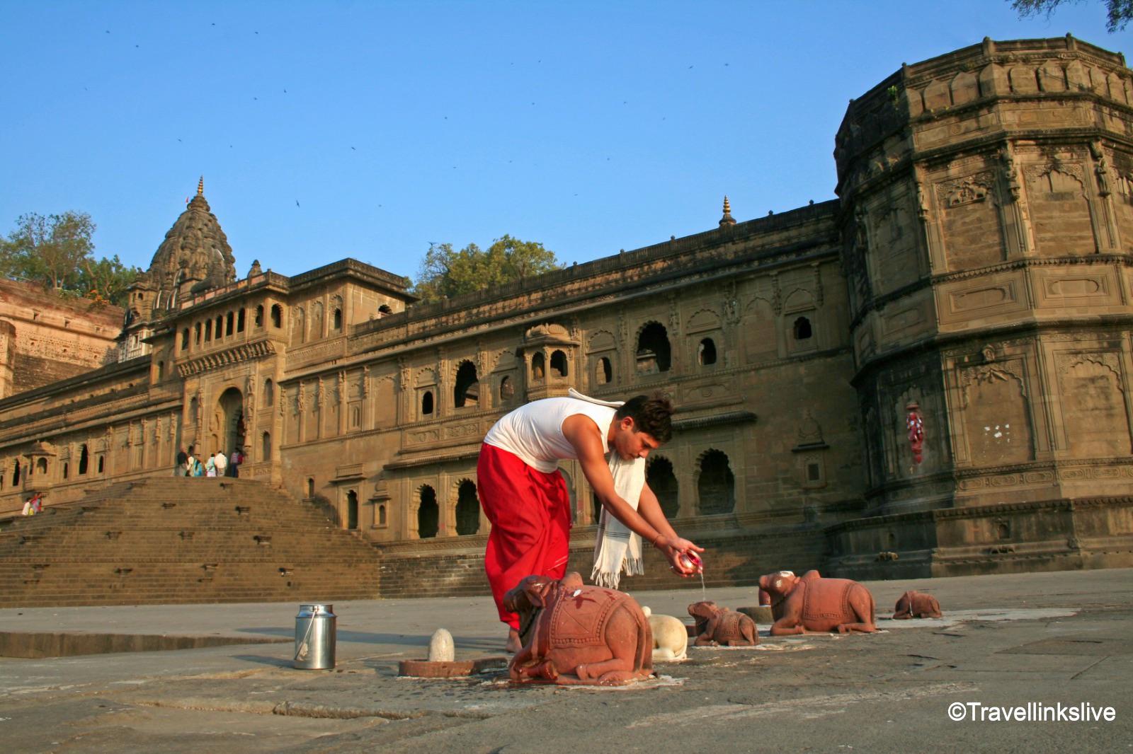 Maheshwar temple hi-res stock photography and images - Alamy